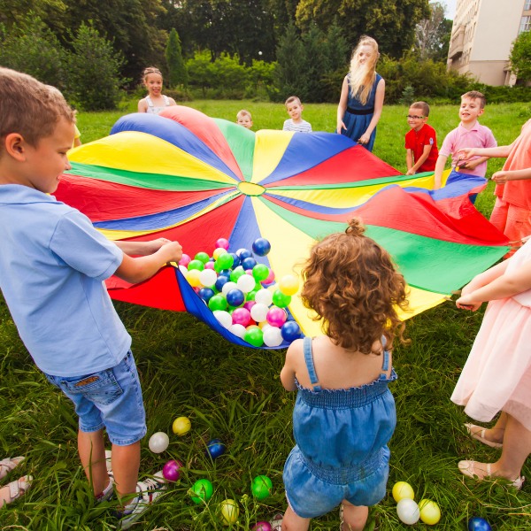 children learning together in home education group socialisation